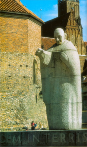 pope_monument.jpg