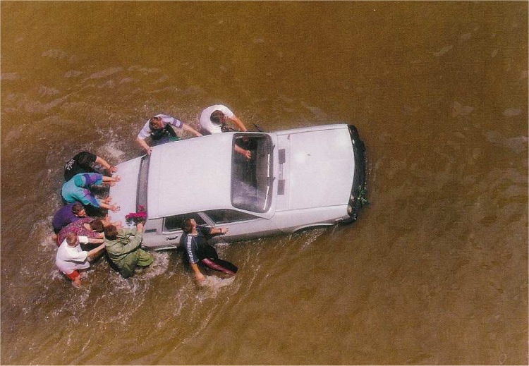 flood_car_push.jpg